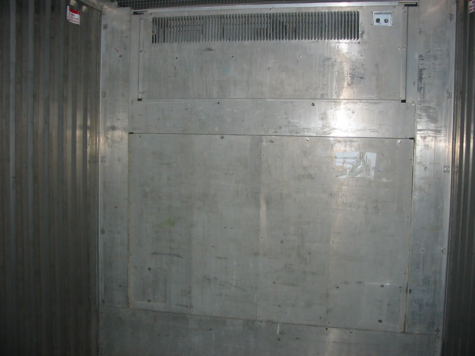https://cdn.cmgcontainers.net/uploads/product-gallery-images/40ft-hc-insulated-used-shipping-container-3.jpeg